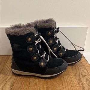 Sorel Whitney Black and Gray Fur-Lined Boots (girls)